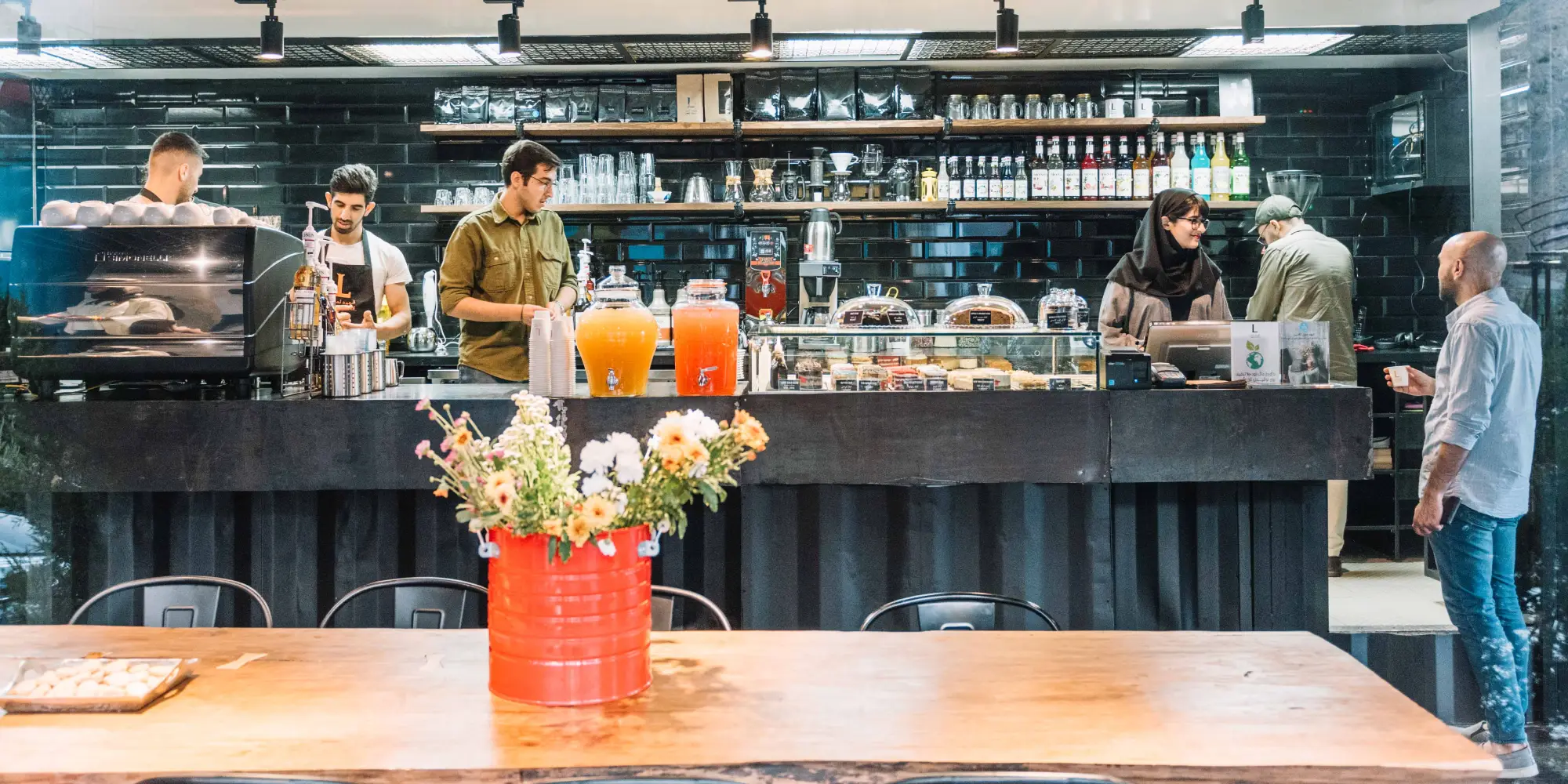 تصویر داخلی شعبه توچال